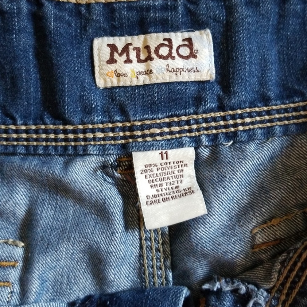 Shorts - Picture 2 of 4
